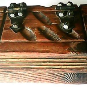 BOITE A BIJOUX EN BOIS SCULPTÉ